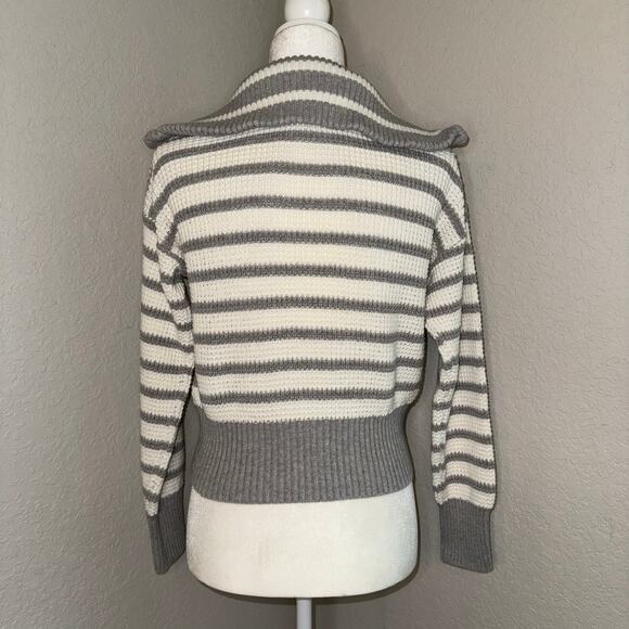Sage + Stone Striped Cowl Neck Cropped Sweater Gray White Women's Size Large - Picture 3 of 9